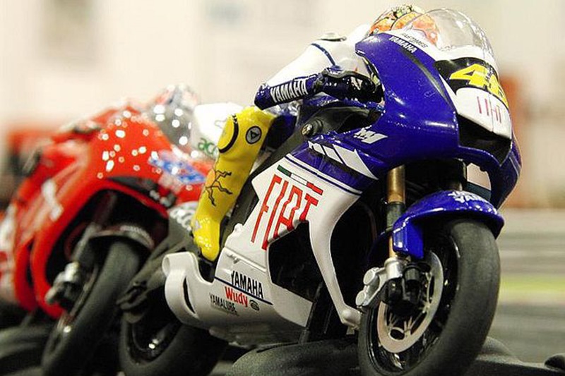 motos scalextric que tumban